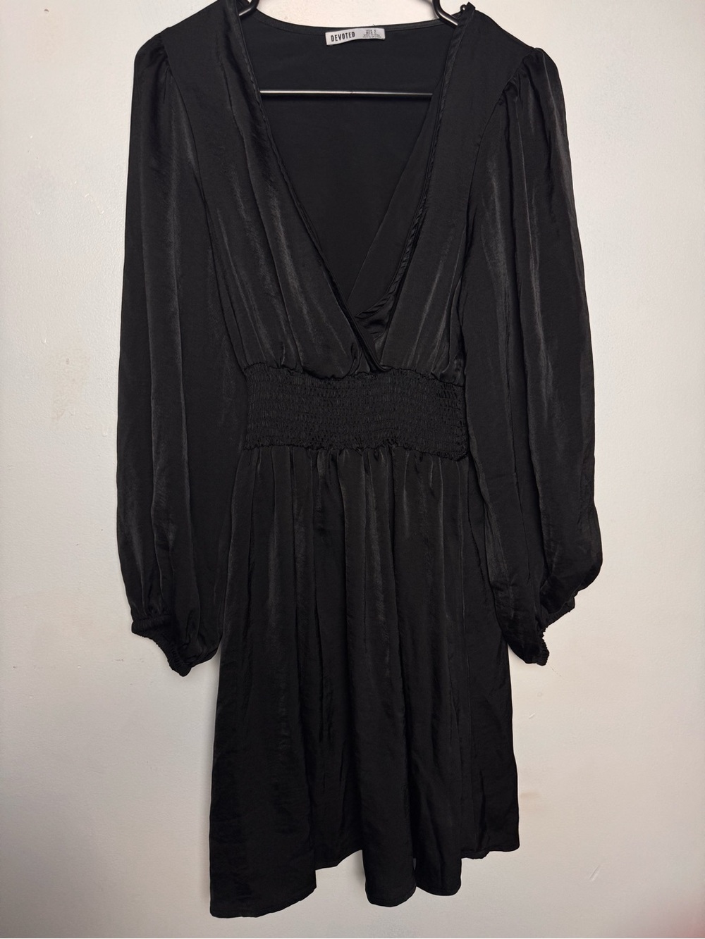 Devoted black flowy dress with sinched waist detail Size-Small